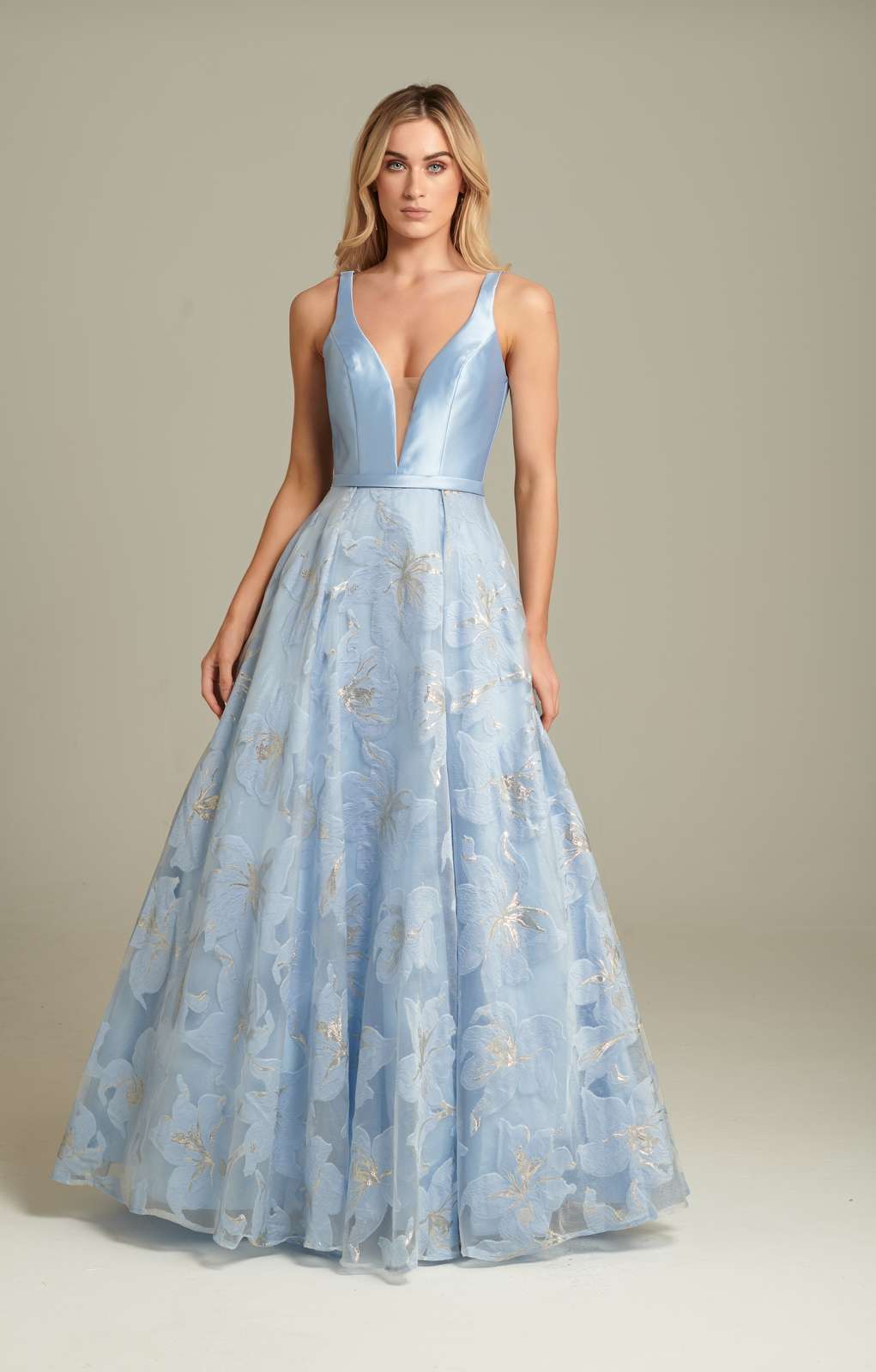 Long-Sleeve Plus-Size Wedding Dress with Ballerina Skirt | Stella York  Wedding Dresses
